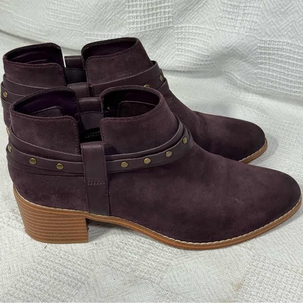 CLARKS Somerset Breccan Purple Suede Studded Ankle Strap Booties Size 8.5 EUC